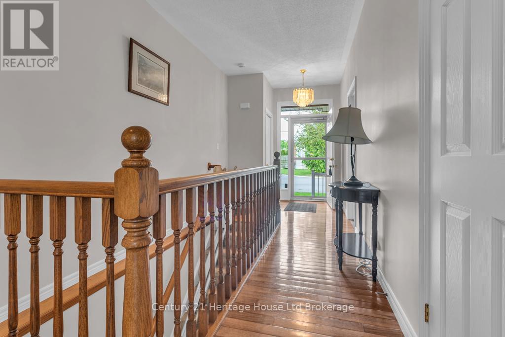 137 Ferguson Drive, Woodstock, Ontario  N4V 1H4 - Photo 2 - X13188392