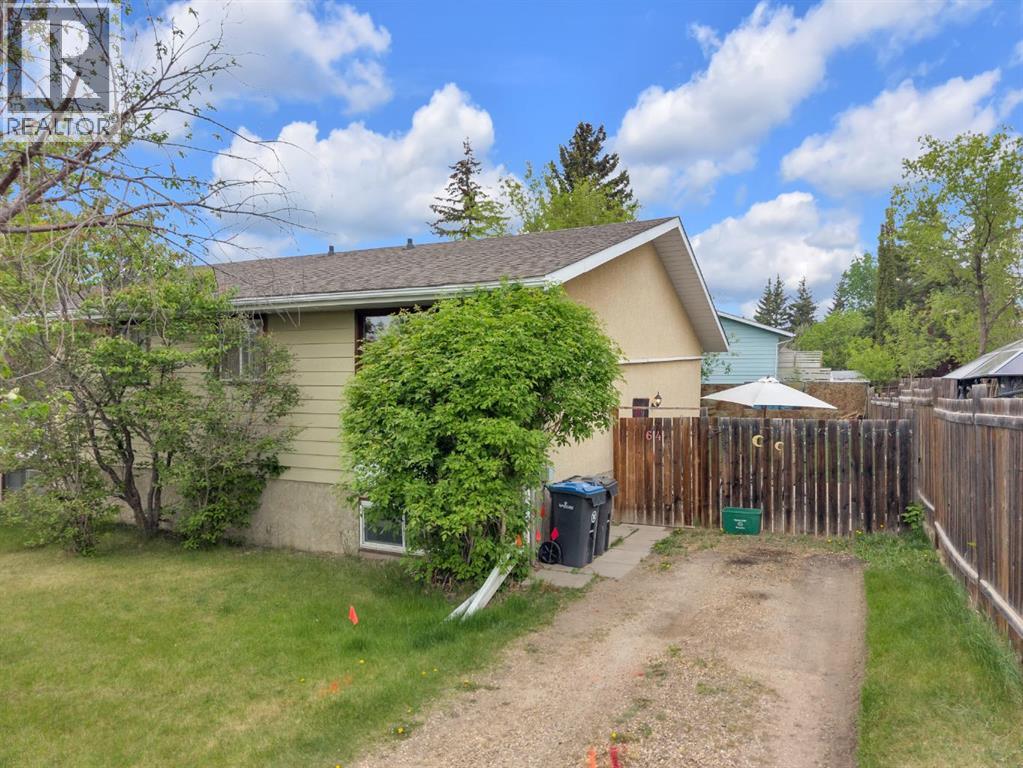 64 Sylvan Drive, Sylvan Lake, Alberta  T4S 1M4 - Photo 1 - A2314297
