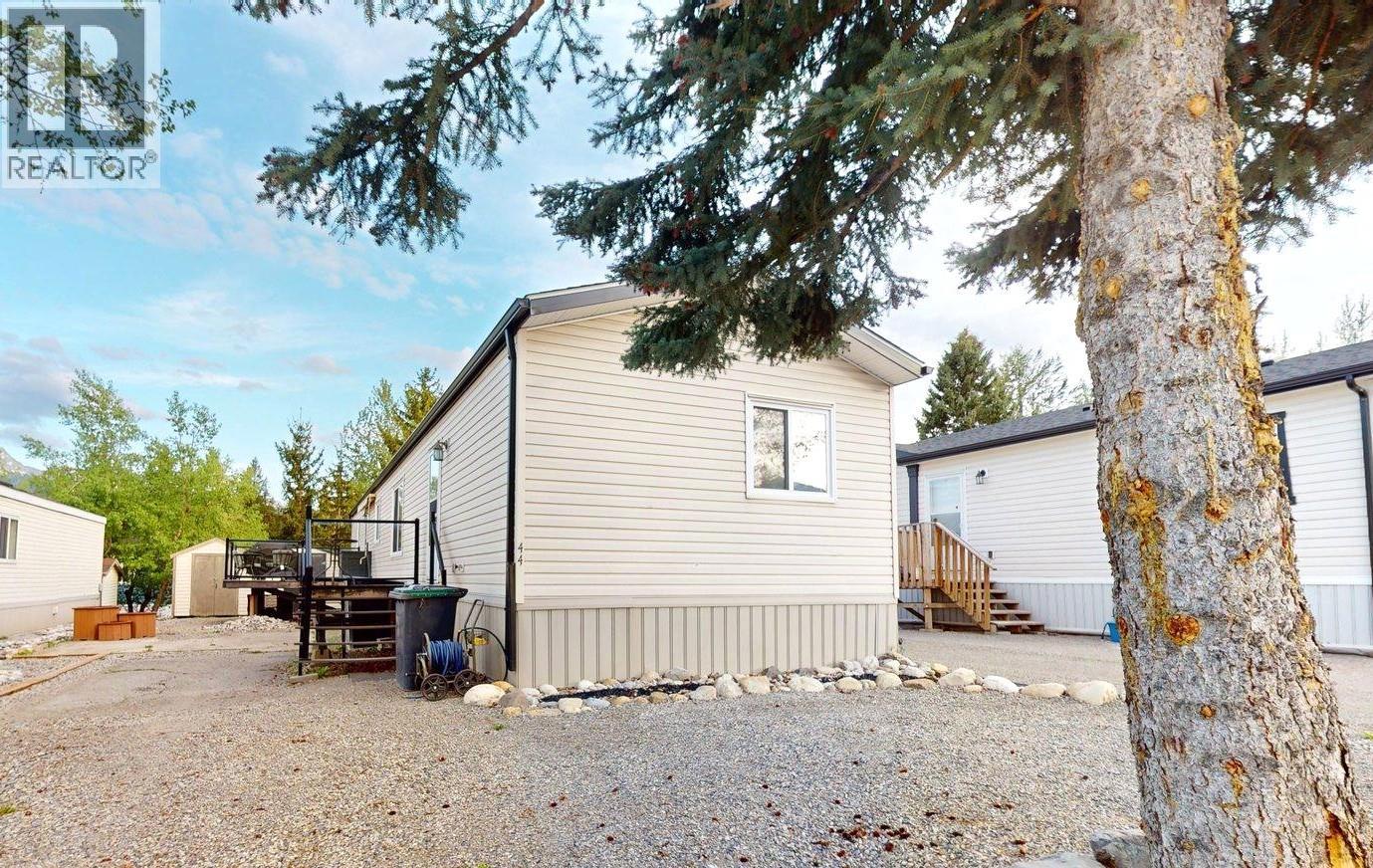44 Wilderness Heights Drive, Elkford, British Columbia  V0B 1H0 - Photo 1 - 10389039