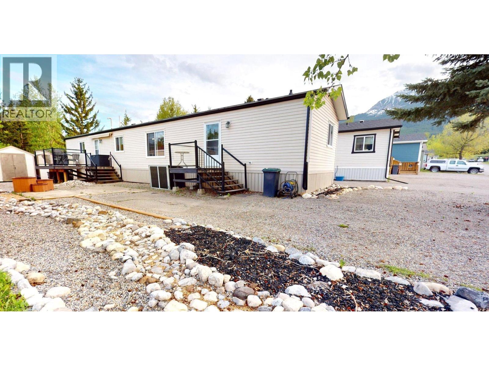 44 Wilderness Heights Drive, Elkford, British Columbia  V0B 1H0 - Photo 27 - 10389039