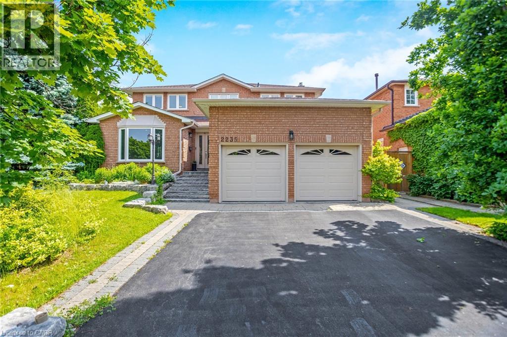 2235 GRENVILLE Drive, Oakville, Ontario