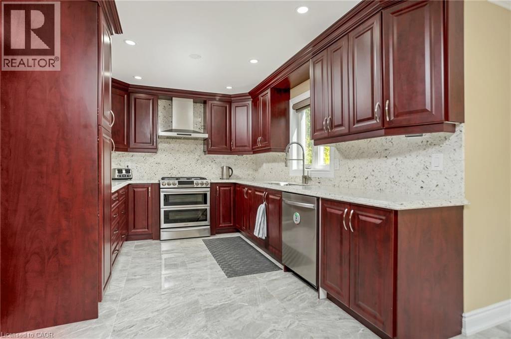 2235 Grenville Drive, Oakville, Ontario  L6H 4W7 - Photo 3 - 40833992
