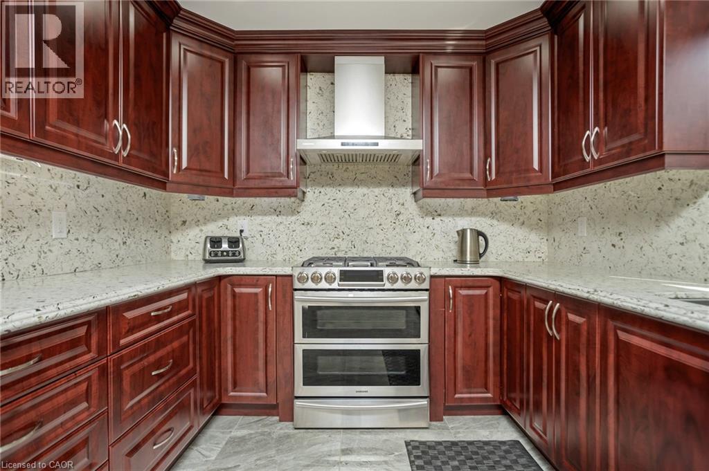2235 Grenville Drive, Oakville, Ontario  L6H 4W7 - Photo 4 - 40833992