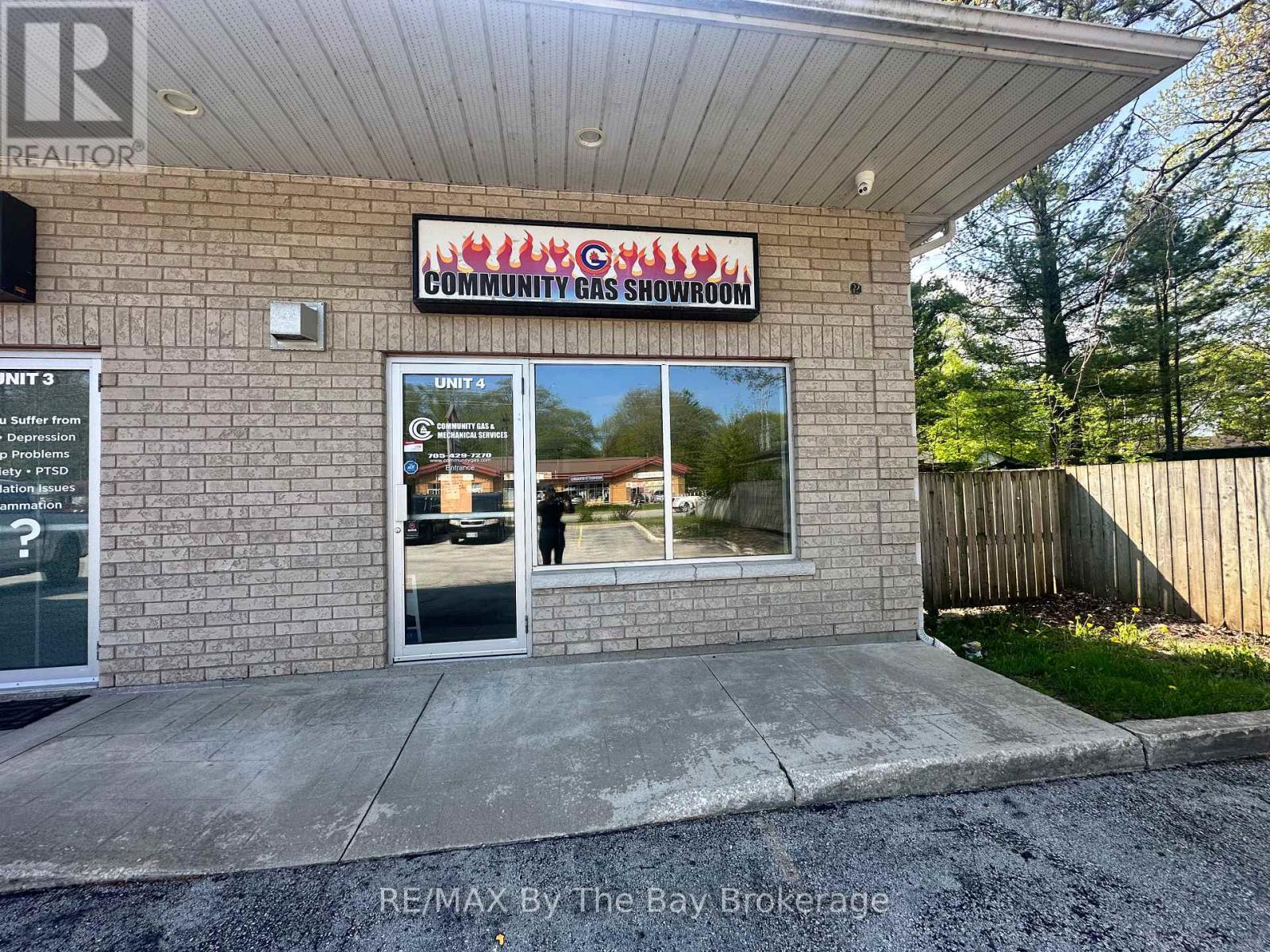 1423 Mosley Street, Wasaga Beach, Ontario  L9Z 2C3 - Photo 2 - S13189666