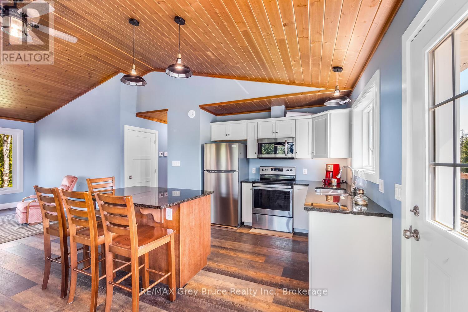38 Bay Shore Avenue S, Northern Bruce Peninsula, Ontario  N0H 2R0 - Photo 12 - X13188870