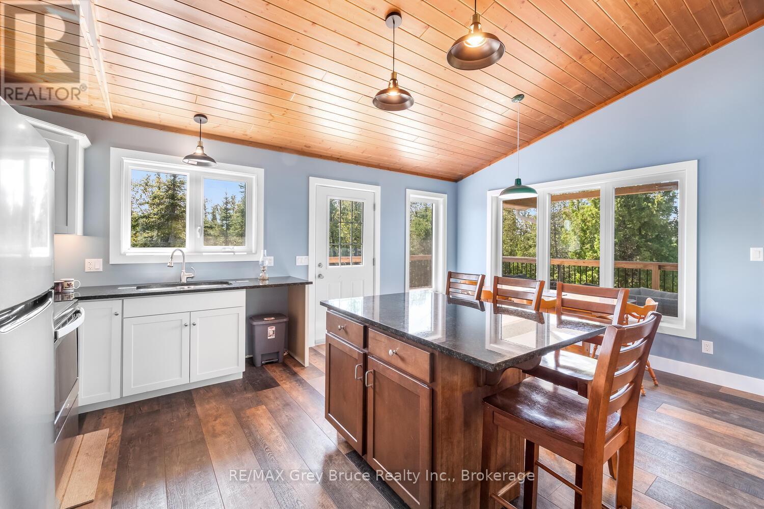 38 Bay Shore Avenue S, Northern Bruce Peninsula, Ontario  N0H 2R0 - Photo 13 - X13188870