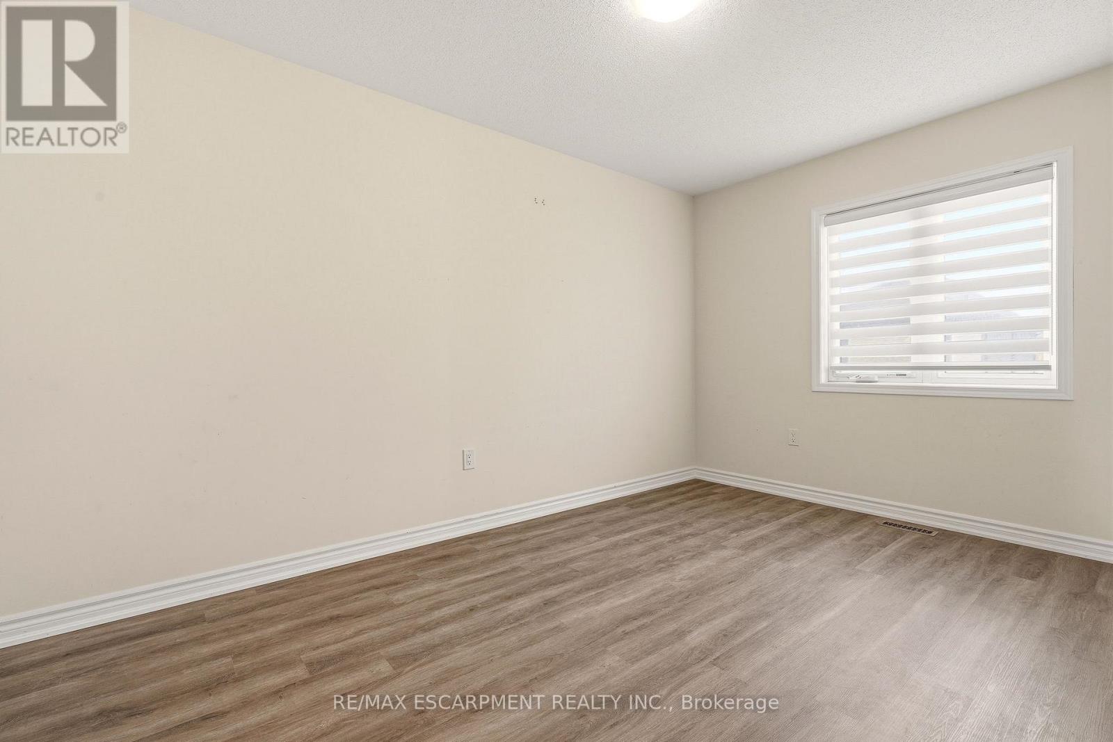 1364 Sycamore Garden, Milton, Ontario  L9E 1R3 - Photo 31 - W13175164