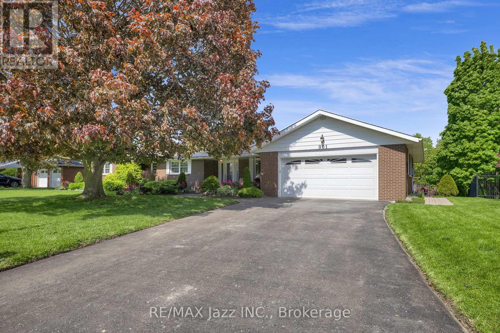 961 Swiss Heights, Oshawa, Ontario  L1K 2A7 - Photo 3 - E13184940