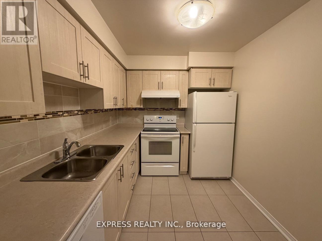 809 - 29 Pemberton Avenue, Toronto, Ontario  M2M 4L5 - Photo 2 - C13187618