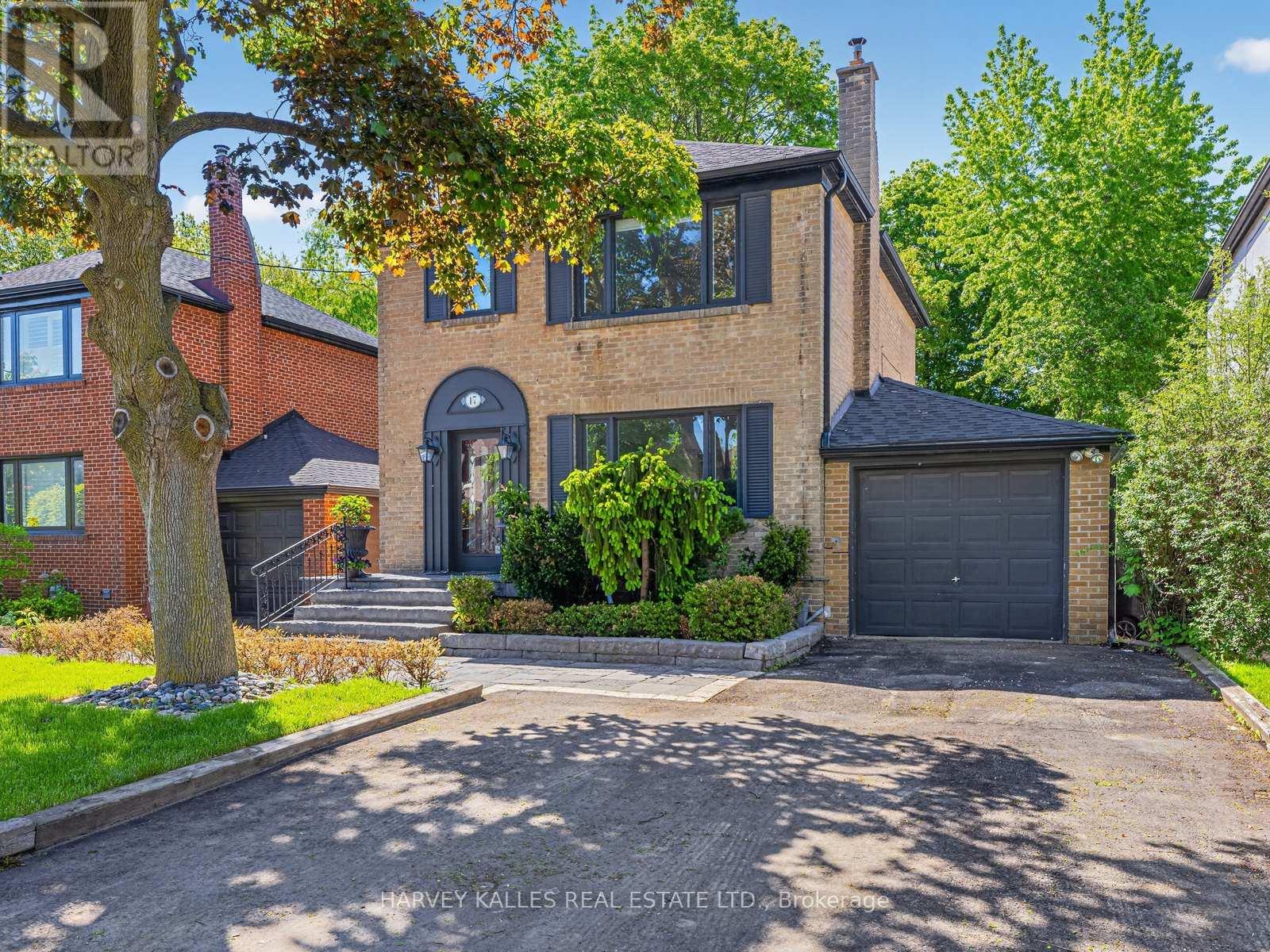 <div class="slider-price">$1,399,000</div><p>17 Edinburgh Drive, Toronto, Ontario</p>