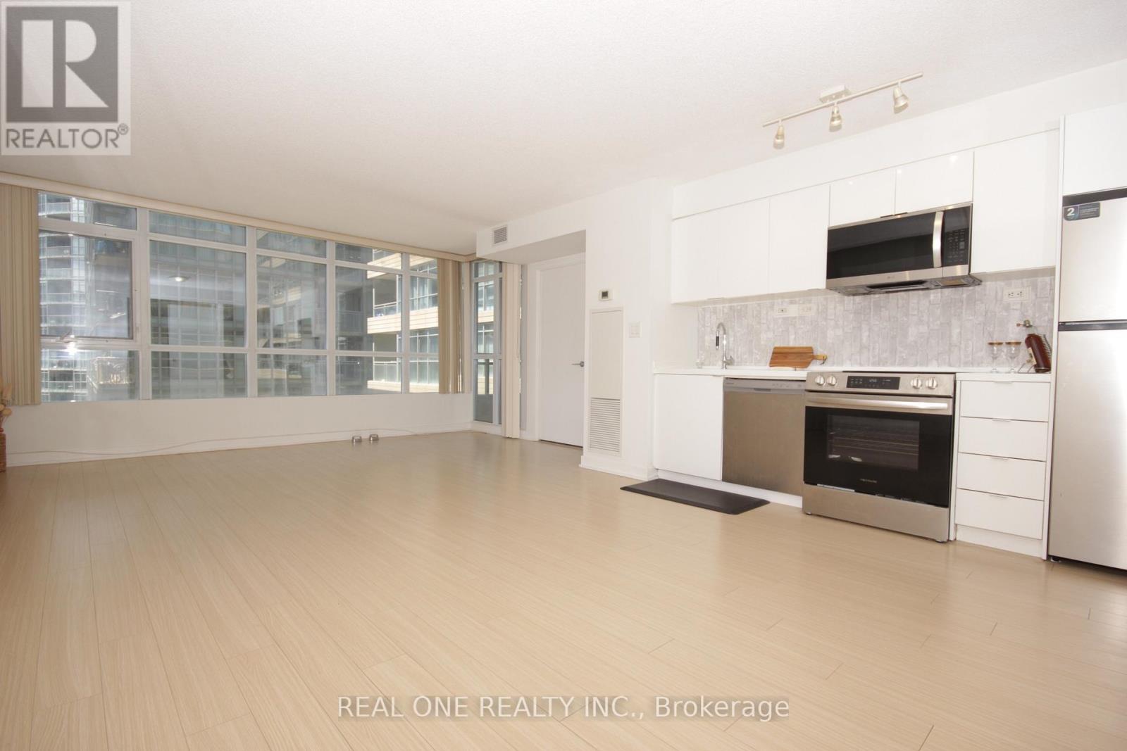 727 - 10 Capreol Court, Toronto, Ontario  M5V 4B3 - Photo 8 - C13189058