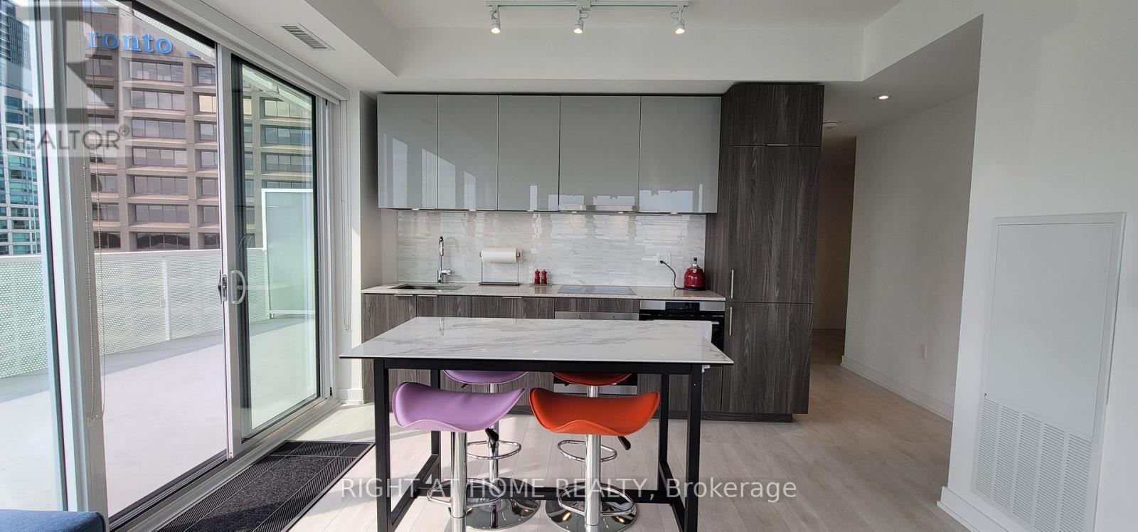 2404 - 15 Queens Quay E, Toronto, Ontario  M5E 0A5 - Photo 10 - C13189372