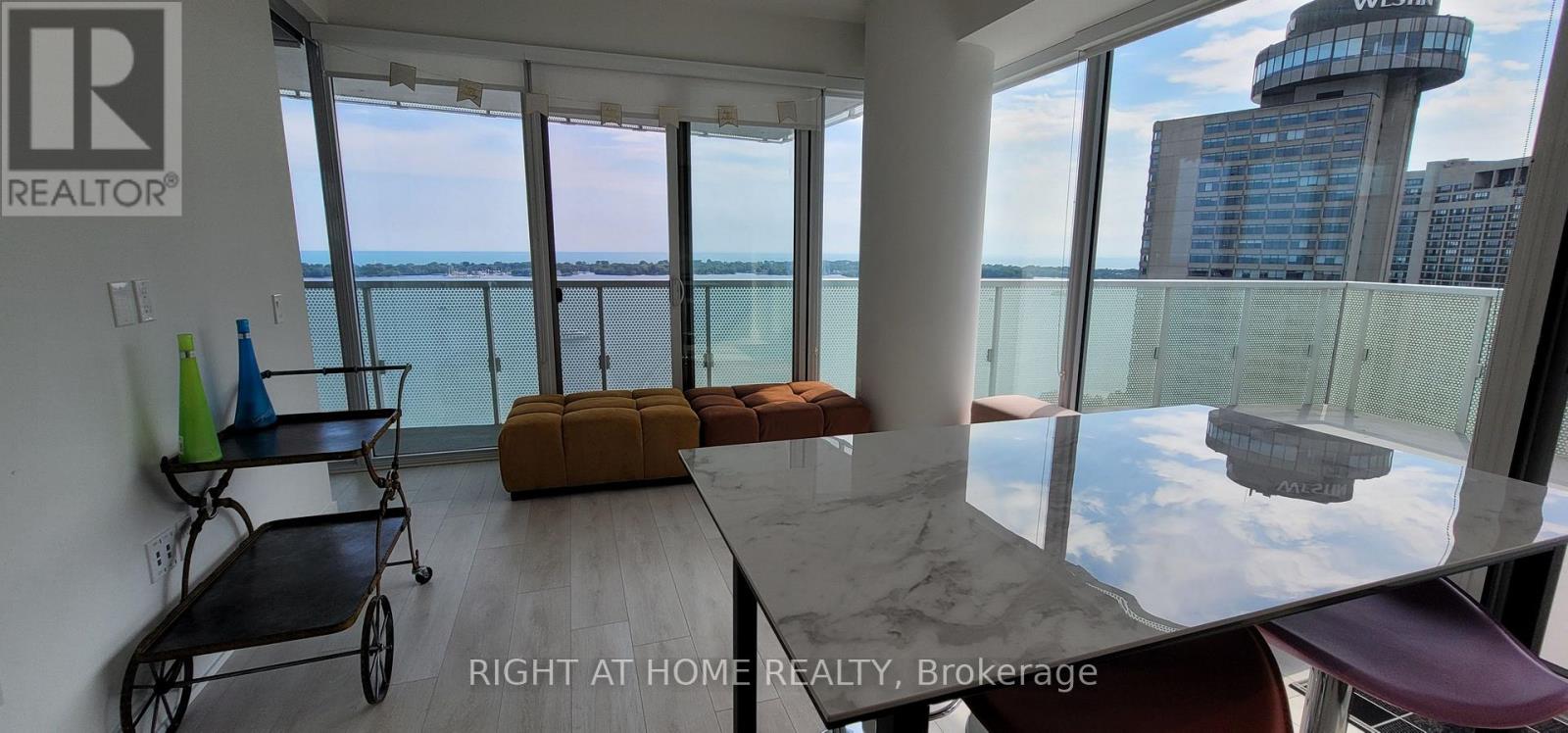 2404 - 15 Queens Quay E, Toronto, Ontario  M5E 0A5 - Photo 11 - C13189372
