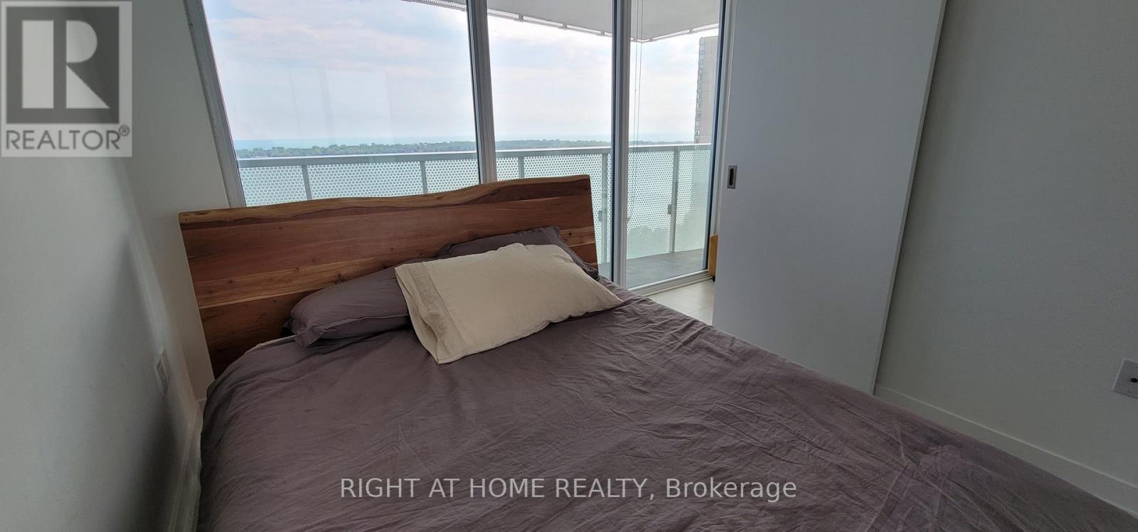 2404 - 15 Queens Quay E, Toronto, Ontario  M5E 0A5 - Photo 12 - C13189372