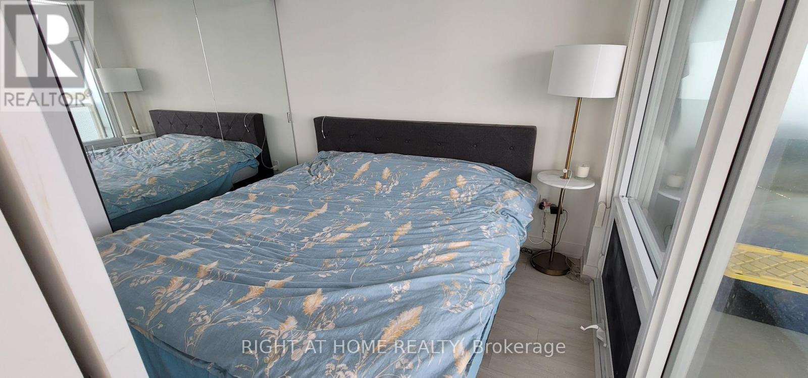 2404 - 15 Queens Quay E, Toronto, Ontario  M5E 0A5 - Photo 13 - C13189372