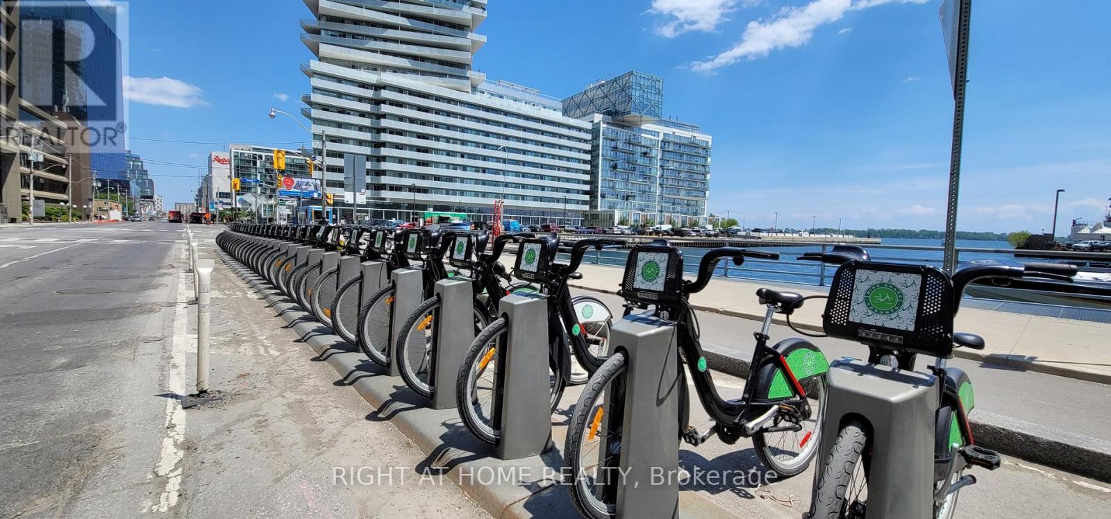 2404 - 15 Queens Quay E, Toronto, Ontario  M5E 0A5 - Photo 3 - C13189372