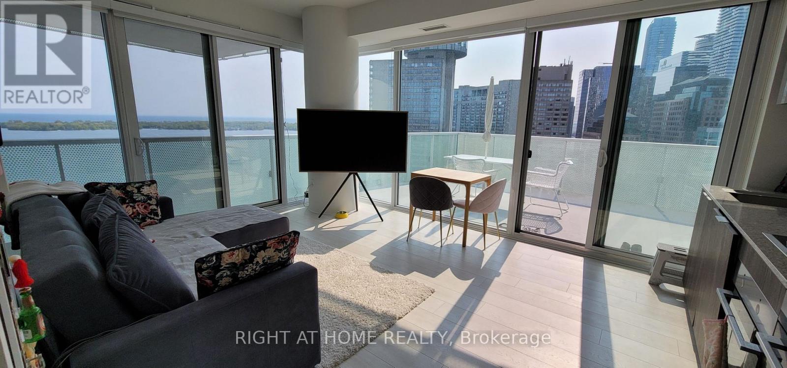 2404 - 15 Queens Quay E, Toronto, Ontario  M5E 0A5 - Photo 9 - C13189372