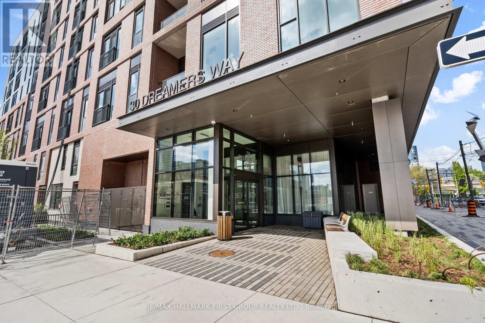 924 - 30 Dreamers Way, Toronto, Ontario  M5A 0Y7 - Photo 2 - C13189510