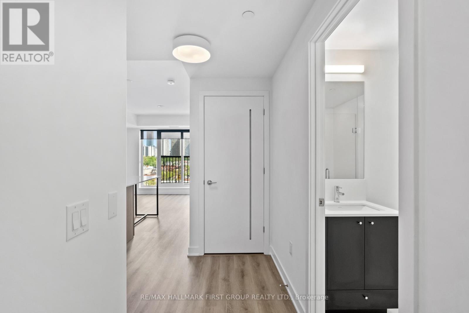 924 - 30 Dreamers Way, Toronto, Ontario  M5A 0Y7 - Photo 4 - C13189510