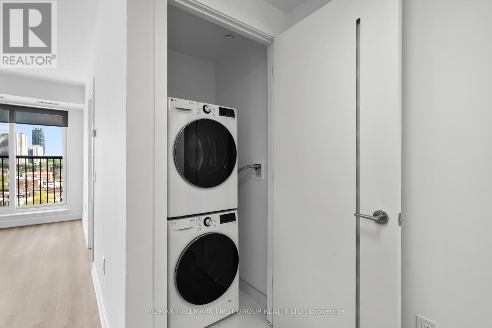 924 - 30 Dreamers Way, Toronto, Ontario  M5A 0Y7 - Photo 5 - C13189510