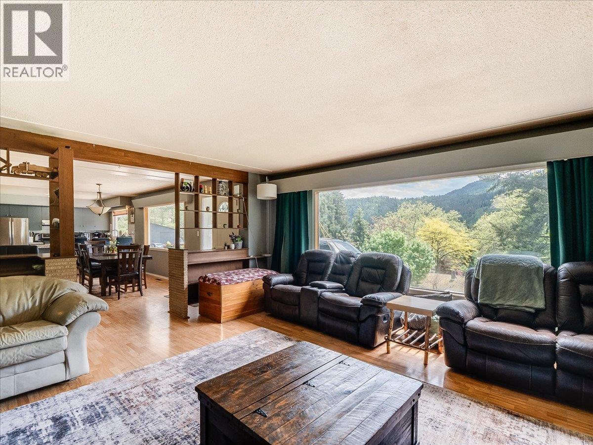 2927 Upper Levels Road, Robson, British Columbia  V0G 1X0 - Photo 52 - 10387650