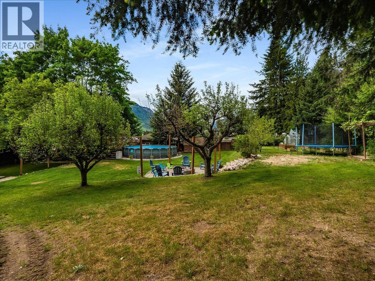 2927 Upper Levels Road, Robson, British Columbia  V0G 1X0 - Photo 6 - 10387650