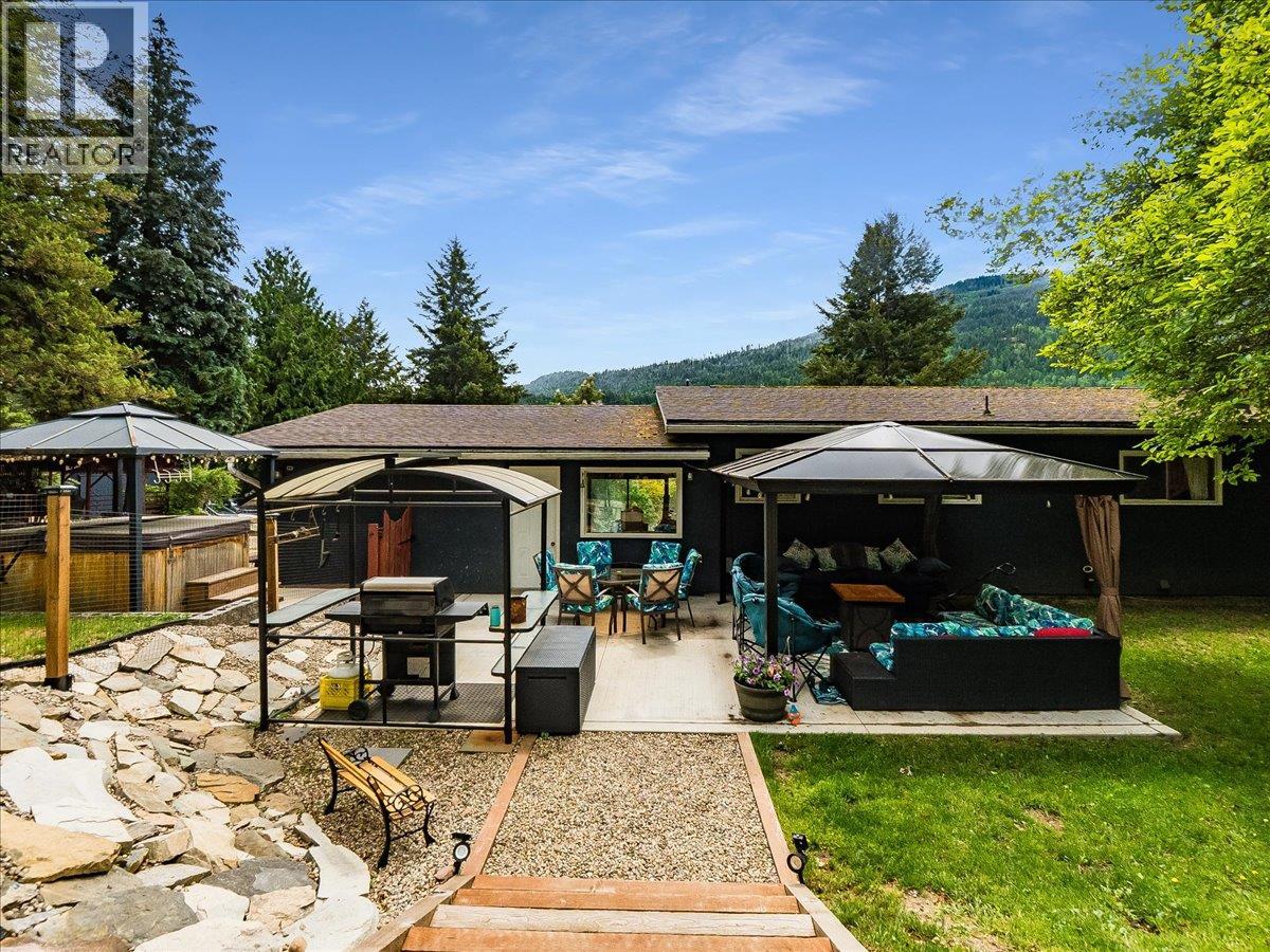 2927 Upper Levels Road, Robson, British Columbia  V0G 1X0 - Photo 17 - 10387650