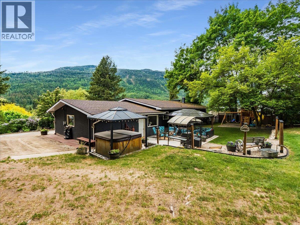 2927 Upper Levels Road, Robson, British Columbia  V0G 1X0 - Photo 3 - 10387650