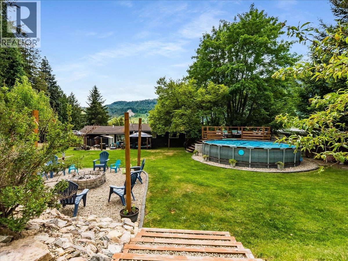 2927 Upper Levels Road, Robson, British Columbia  V0G 1X0 - Photo 12 - 10387650