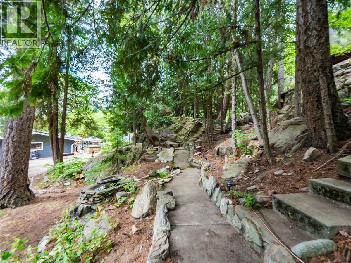 2927 Upper Levels Road, Robson, British Columbia  V0G 1X0 - Photo 35 - 10387650