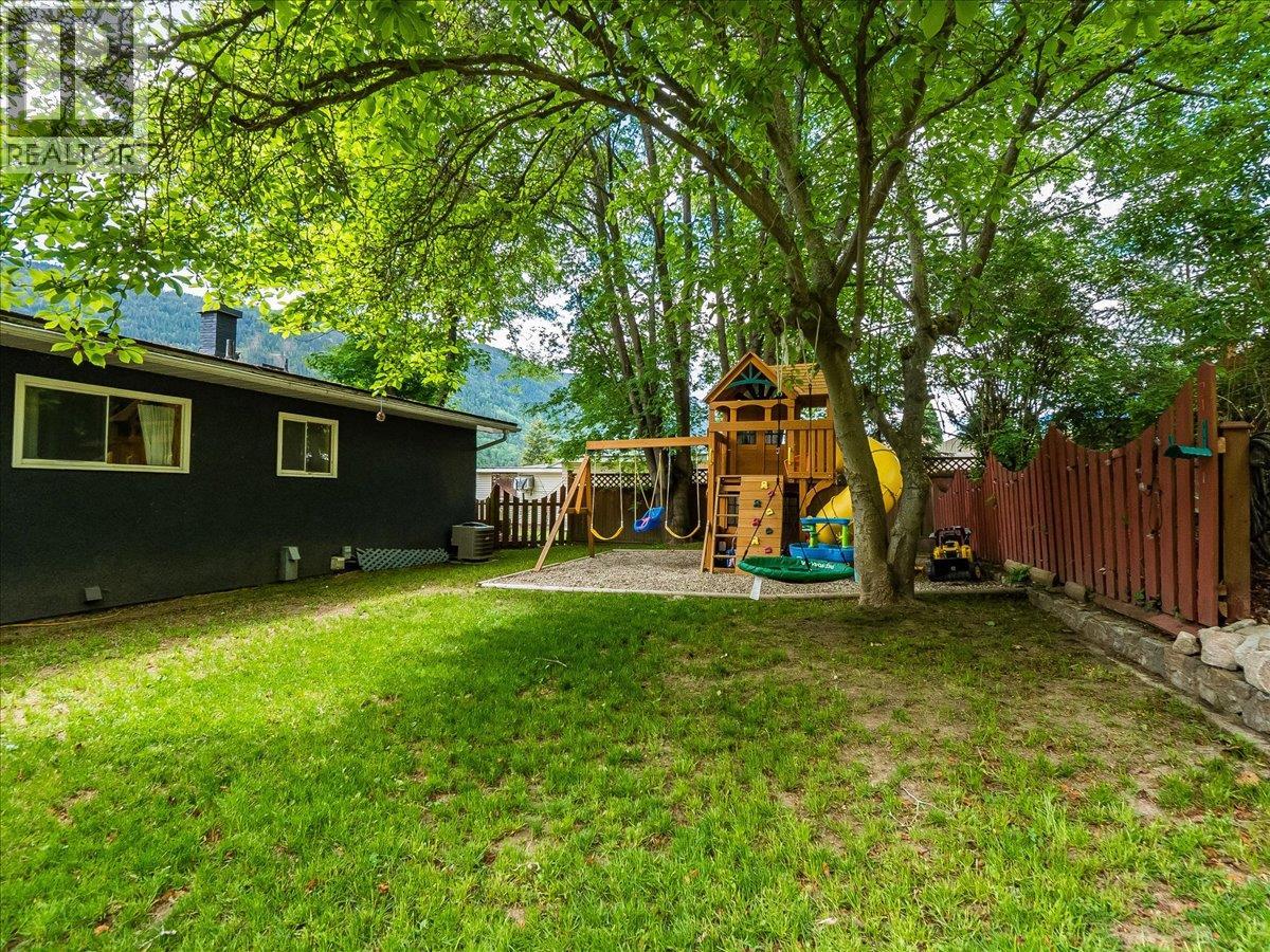 2927 Upper Levels Road, Robson, British Columbia  V0G 1X0 - Photo 23 - 10387650