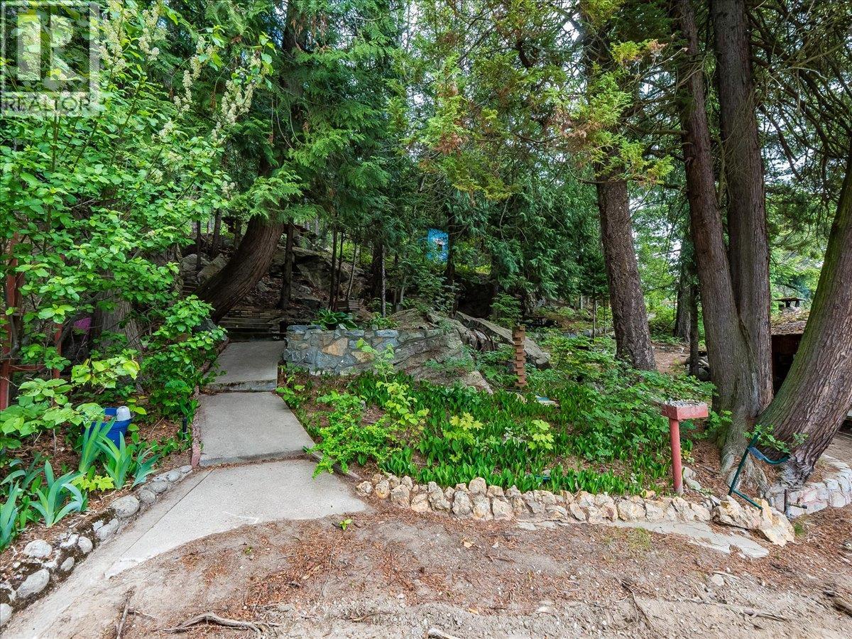 2927 Upper Levels Road, Robson, British Columbia  V0G 1X0 - Photo 24 - 10387650