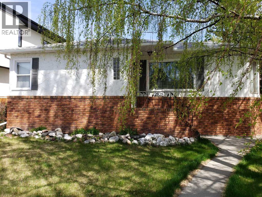 2828 25a Street SW, Calgary, Alberta  T3E 1Z6 - Photo 3 - A2296829