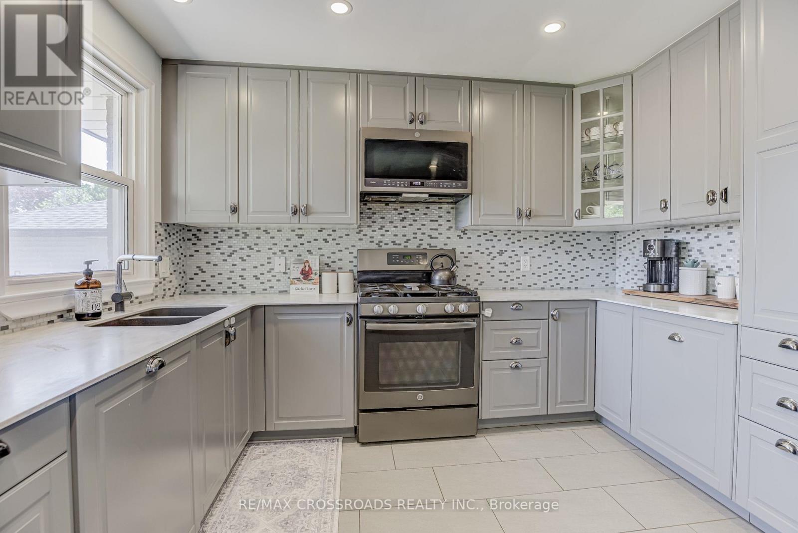 778 Tennyson Avenue, Oshawa, Ontario  L1H 3K6 - Photo 16 - E13188076