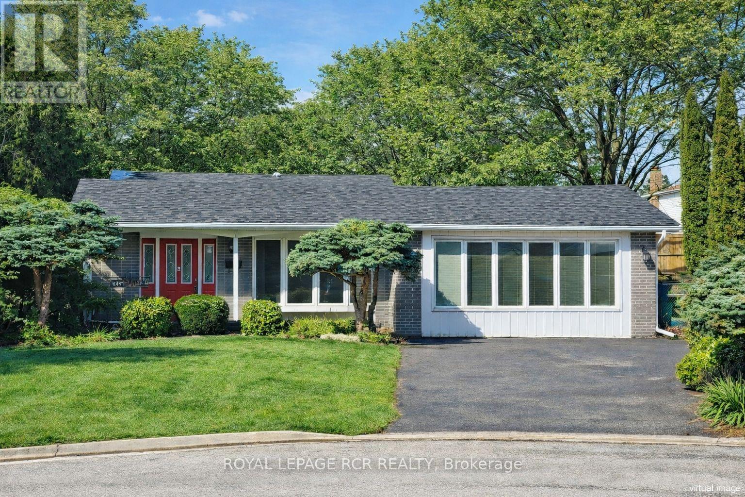 827 Legge Court, Newmarket, Ontario  L3Y 3J1 - Photo 1 - N13184890
