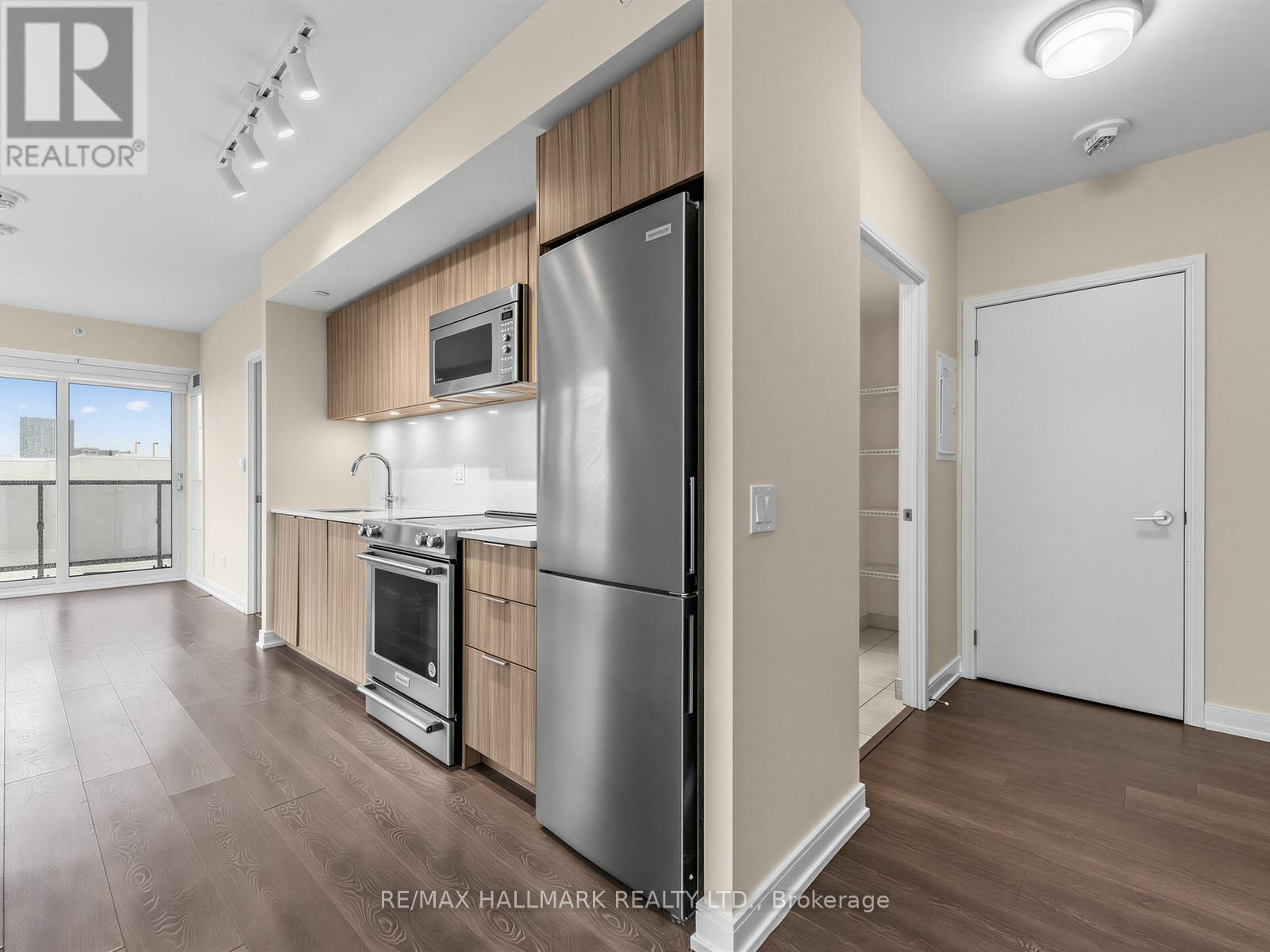 2304 - 30 Samuel Wood Way, Toronto, Ontario  M9B 0C9 - Photo 7 - W13164428