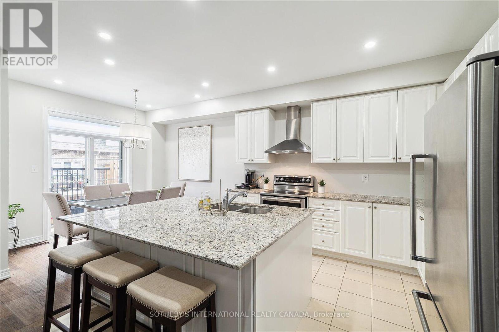 12 DEEP RIVER LANE S, Richmond Hill, Ontario