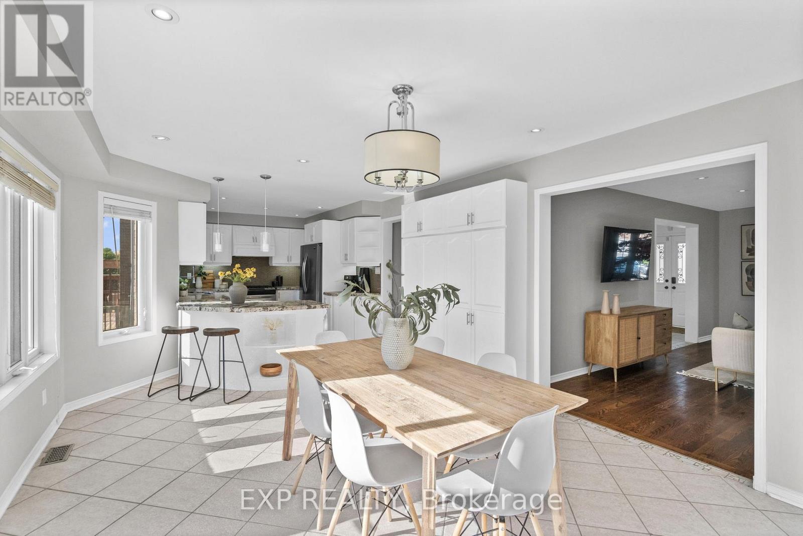 18 Fox Run Lane, Bradford West Gwillimbury, Ontario  L3Z 2Z3 - Photo 15 - N13188226