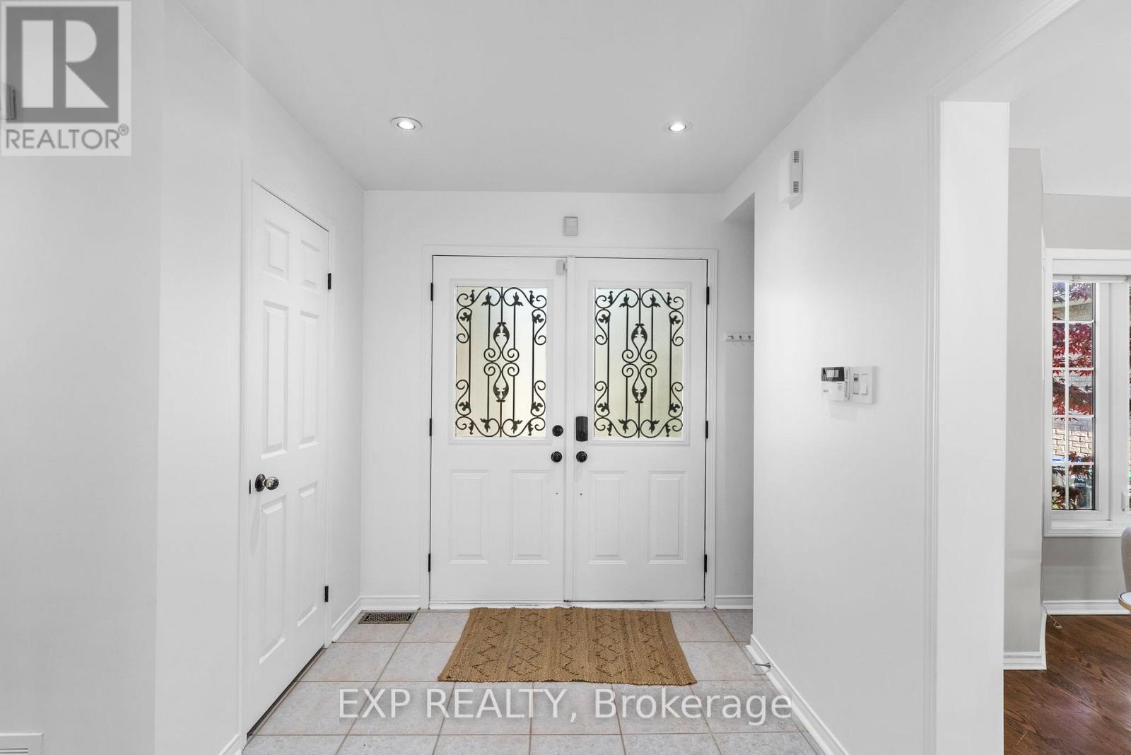 18 Fox Run Lane, Bradford West Gwillimbury, Ontario  L3Z 2Z3 - Photo 3 - N13188226