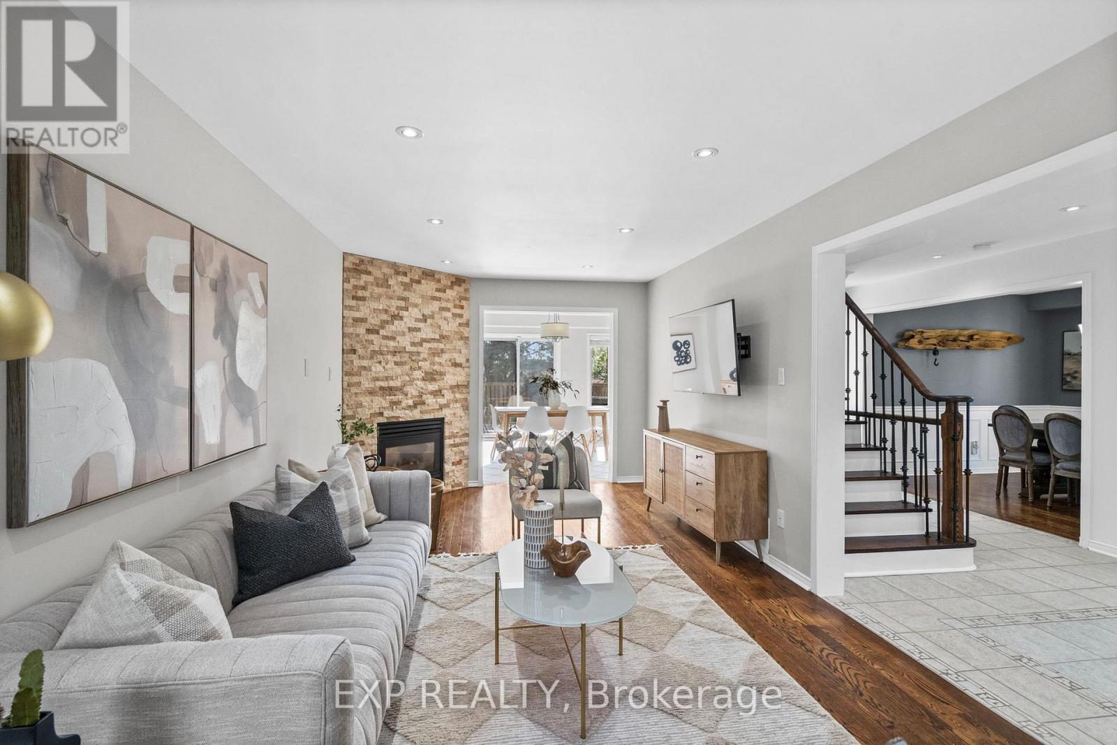 18 Fox Run Lane, Bradford West Gwillimbury, Ontario  L3Z 2Z3 - Photo 4 - N13188226