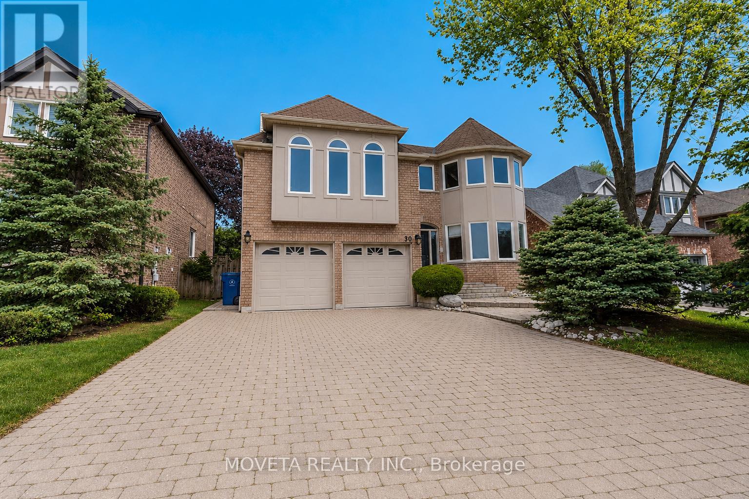 30 BRIARDALE PLACE, Aurora, Ontario