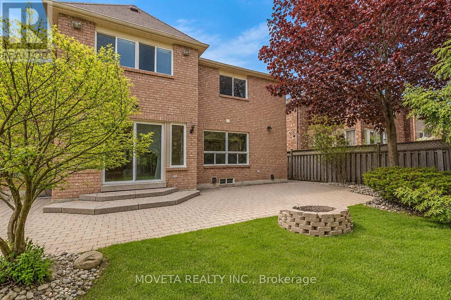 30 Briardale Place, Aurora, Ontario  L4G 6M4 - Photo 4 - N13188330