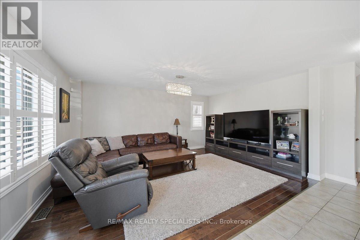 46 Wyman Crescent, Bradford West Gwillimbury, Ontario L3Z 3J6 - Photo 11 - N13189056