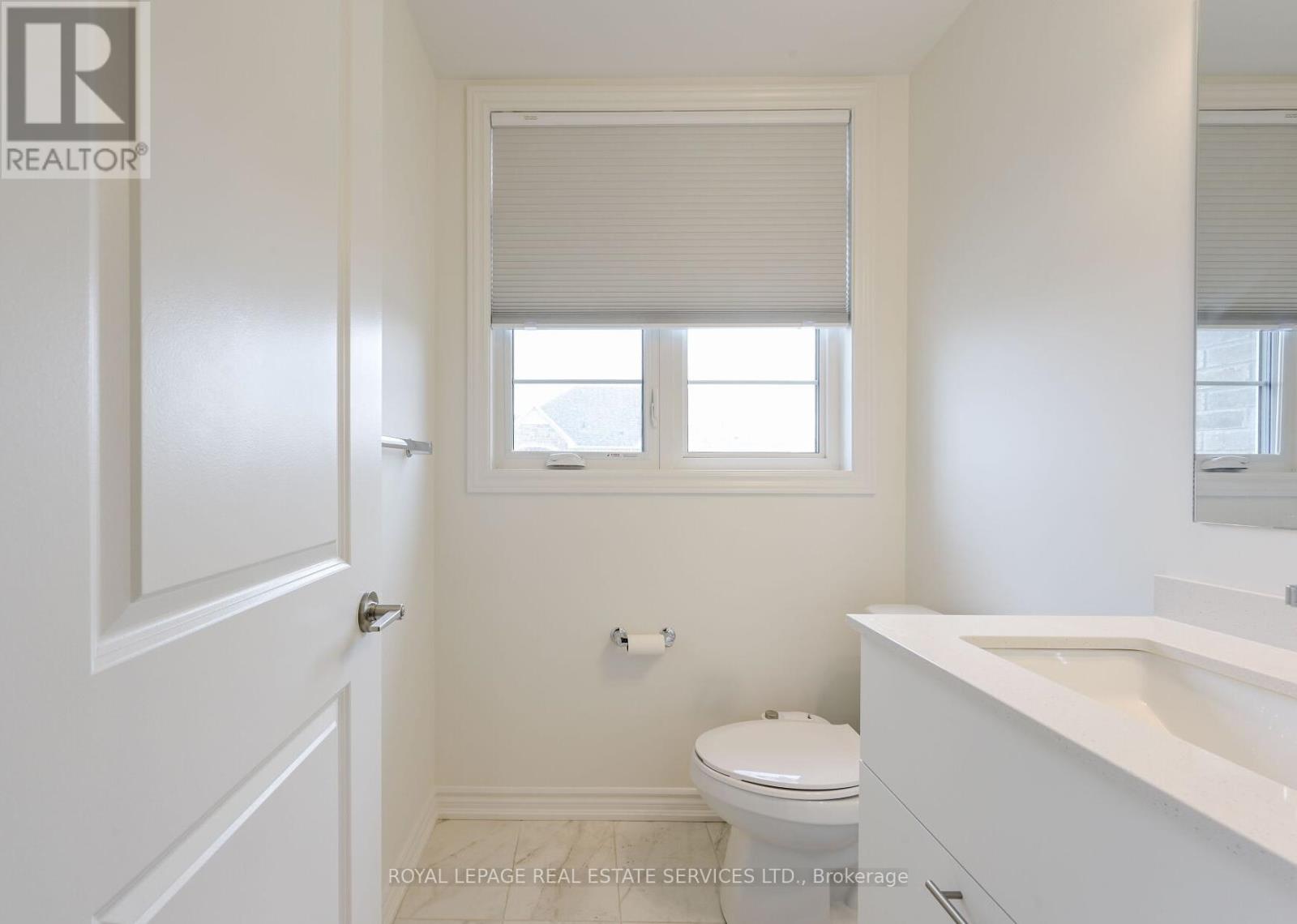 2 Paisley Drive, Bradford West Gwillimbury, Ontario  L3Z 4P3 - Photo 3 - N13189148