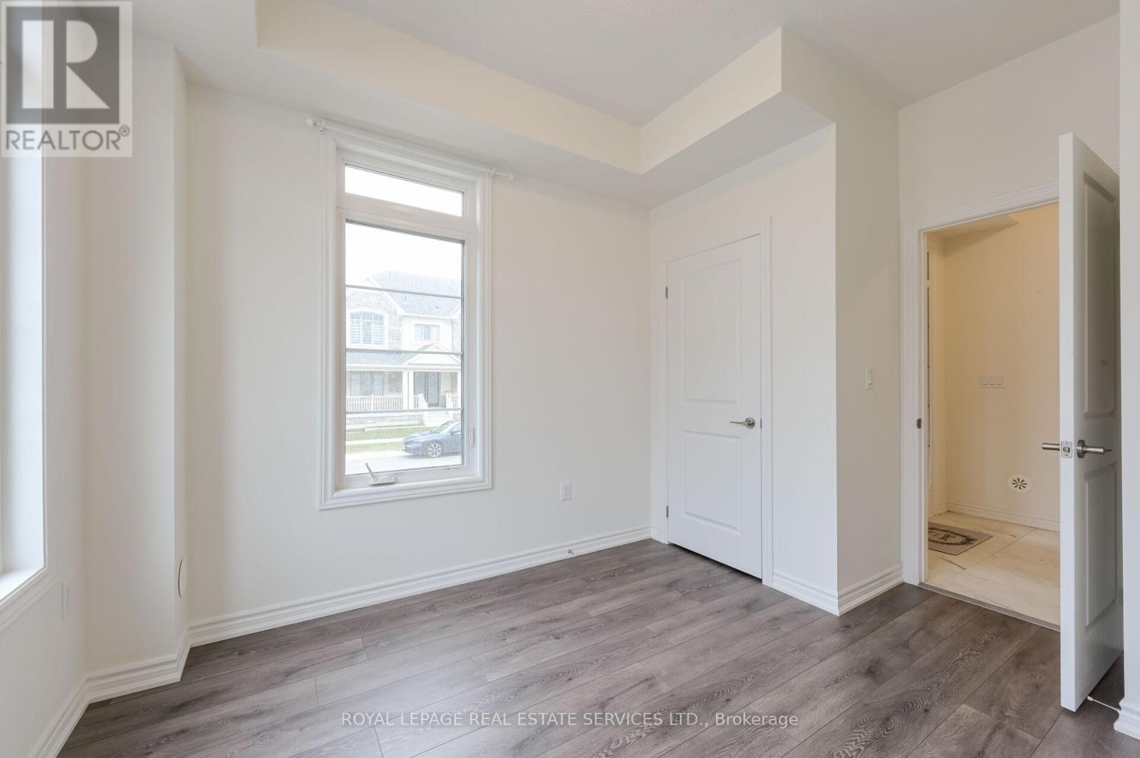 2 Paisley Drive, Bradford West Gwillimbury, Ontario  L3Z 4P3 - Photo 5 - N13189148