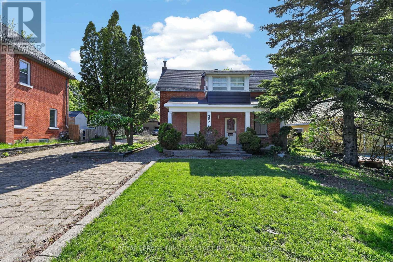 202 Bradford Street, Barrie (Lakeshore), Ontario  L4N 3B6 - Photo 3 - S13187324