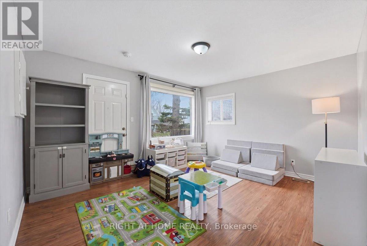 1 Leonard Avenue, Penetanguishene, Ontario  L9M 1C8 - Photo 12 - S13188120