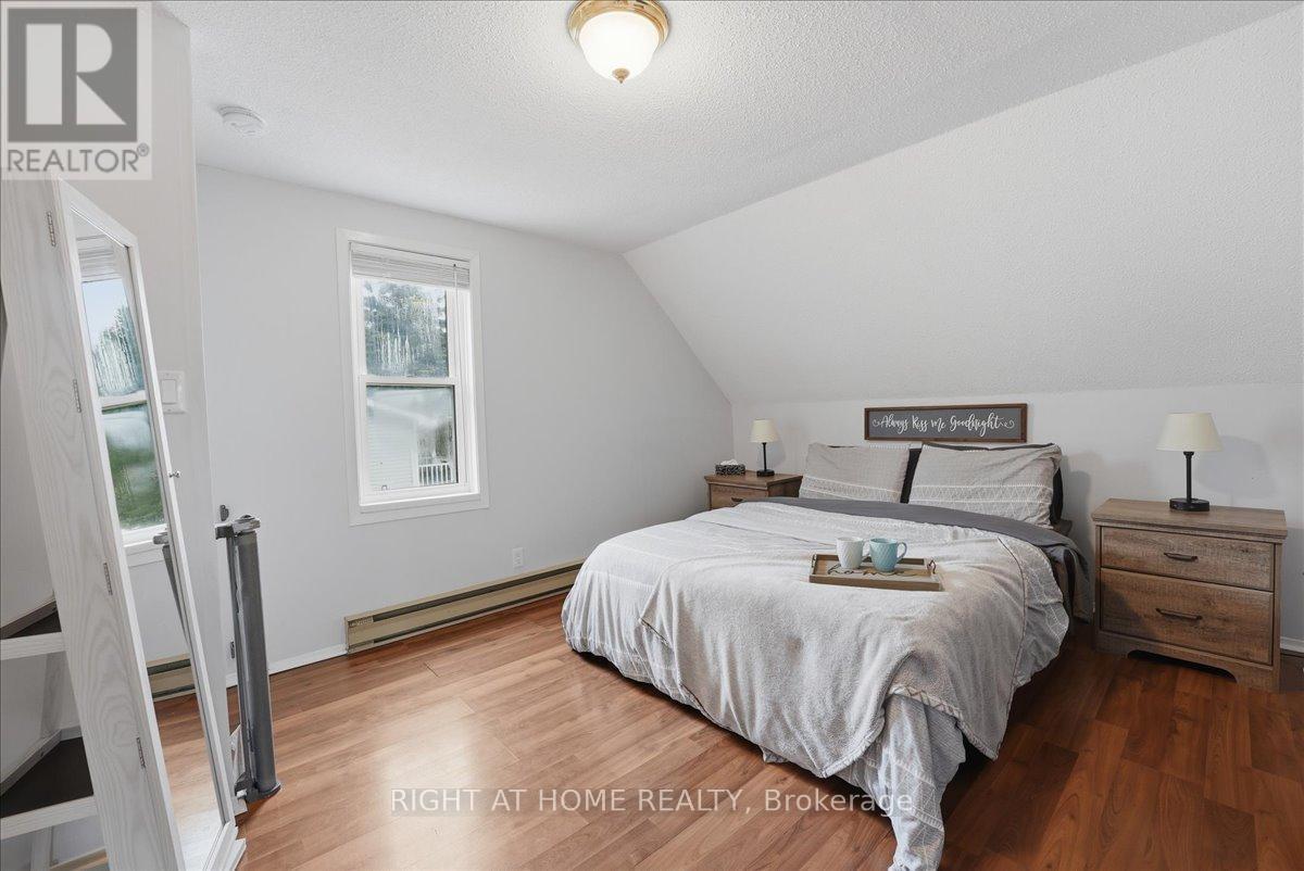 1 Leonard Avenue, Penetanguishene, Ontario  L9M 1C8 - Photo 9 - S13188120