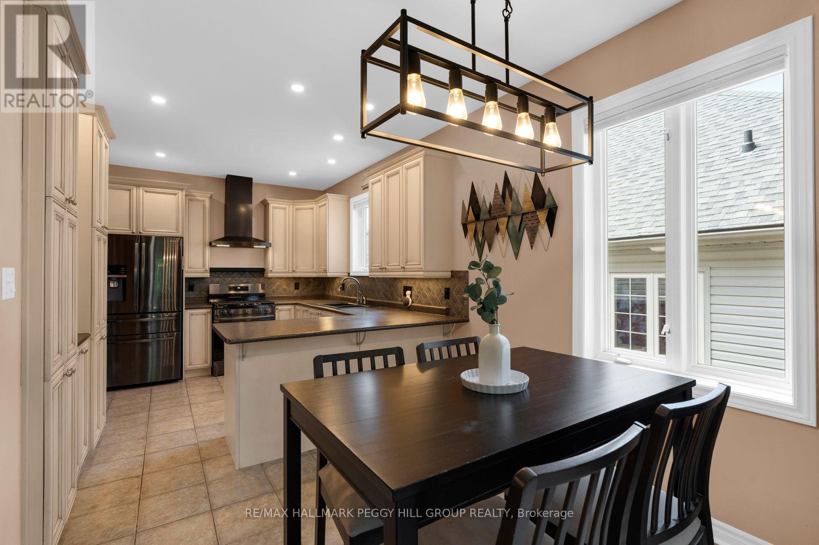 17 Oakmont Avenue, Oro-Medonte (Horseshoe Valley), Ontario  L0L 2L0 - Photo 4 - S13188218