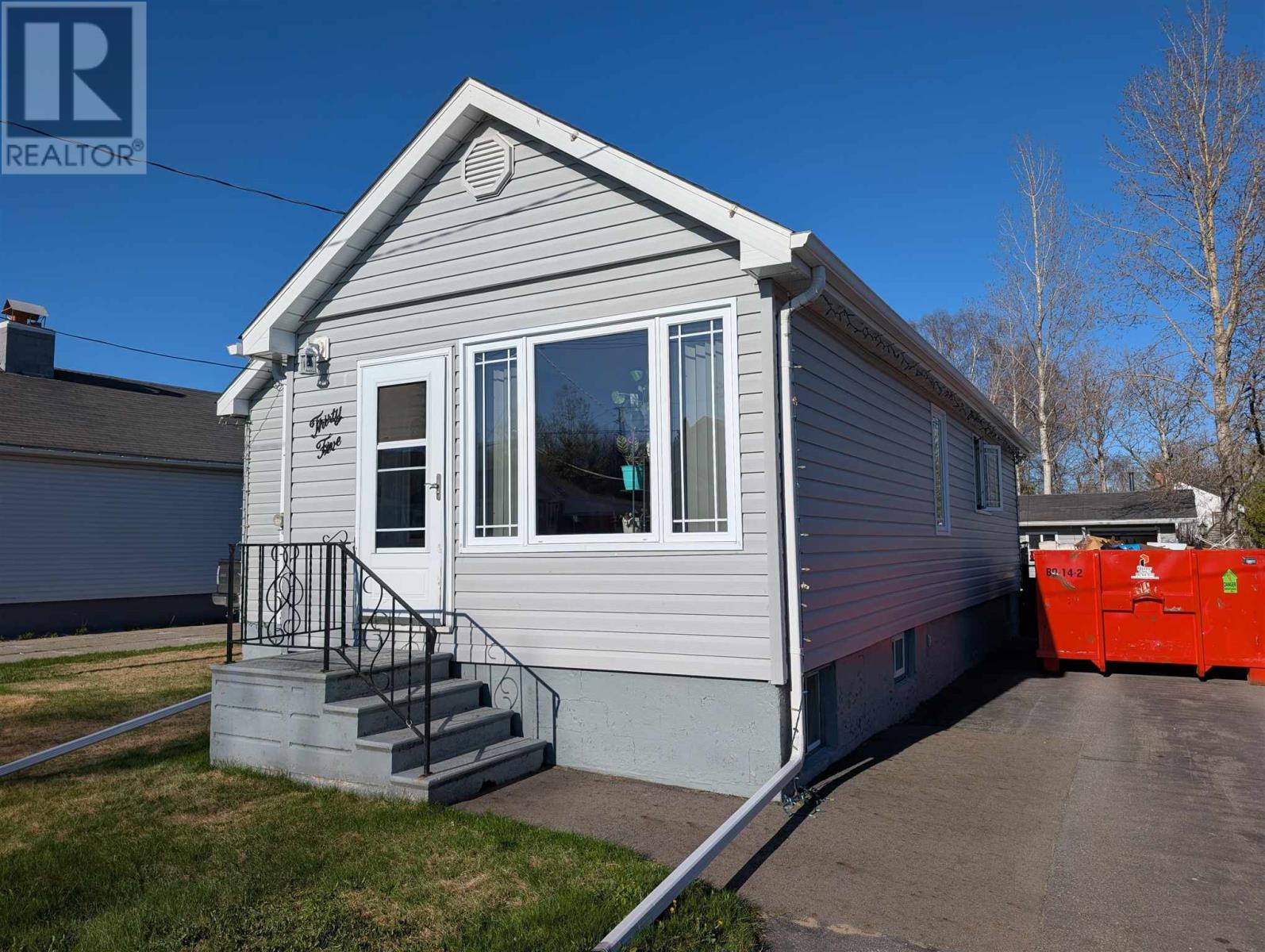 35 Beck Ave, Wawa, Ontario P0S 1K0 - Photo 2 - SM261199